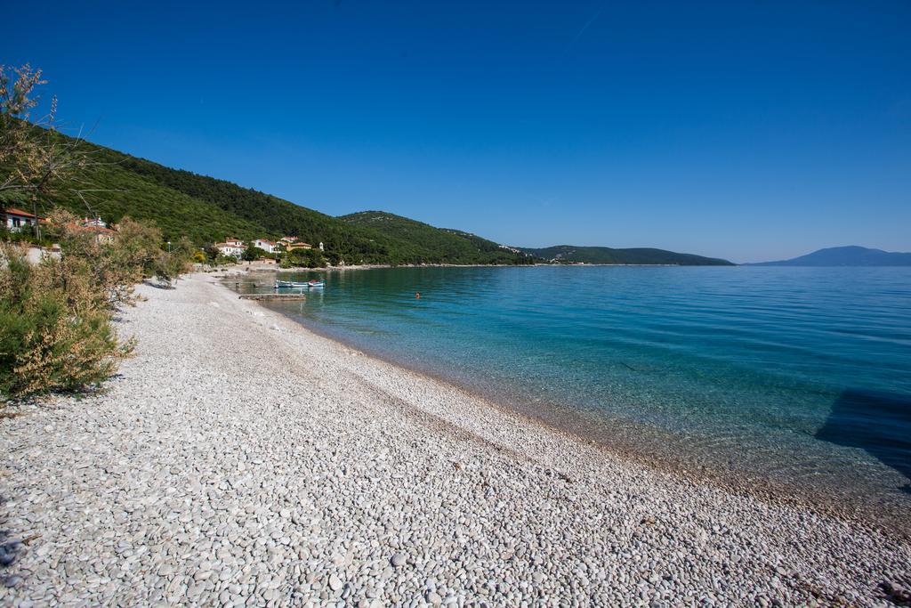 Apartment Pogled na luku Cres Bagian luar foto