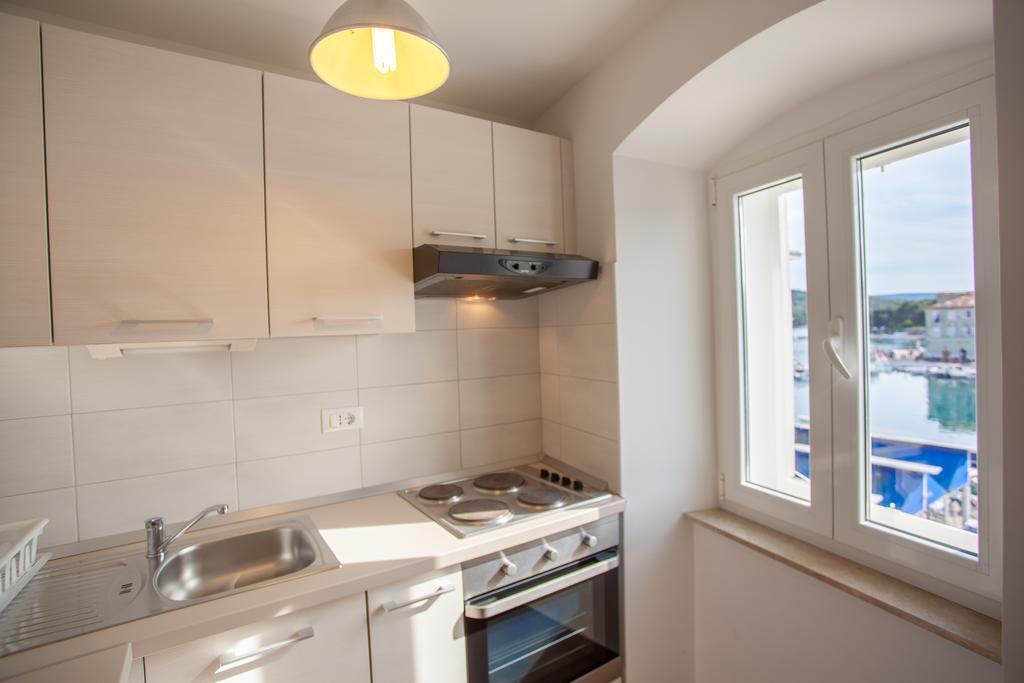 Apartment Pogled na luku Cres Bagian luar foto