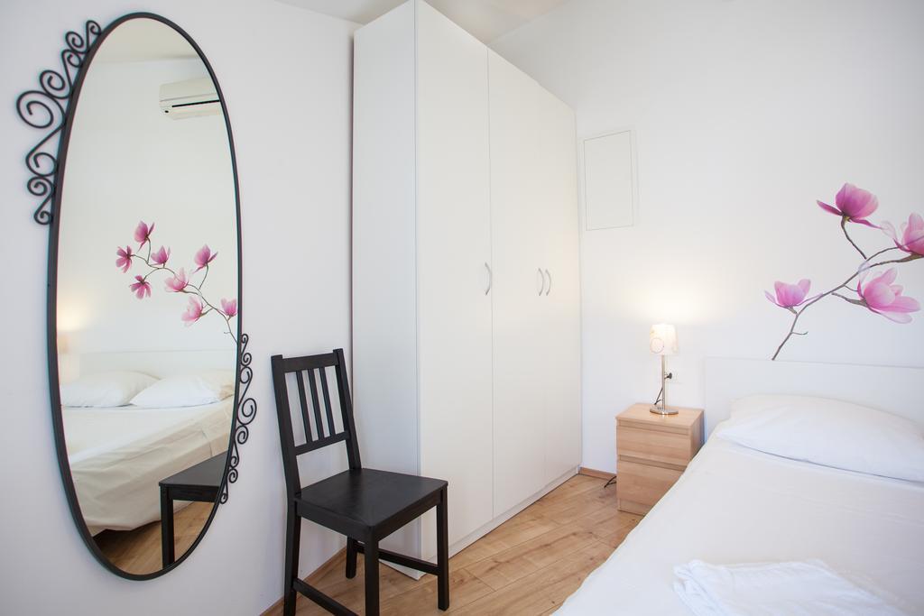 Apartment Pogled na luku Cres Bagian luar foto