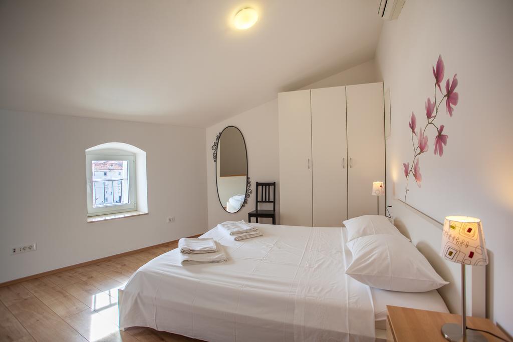Apartment Pogled na luku Cres Bagian luar foto