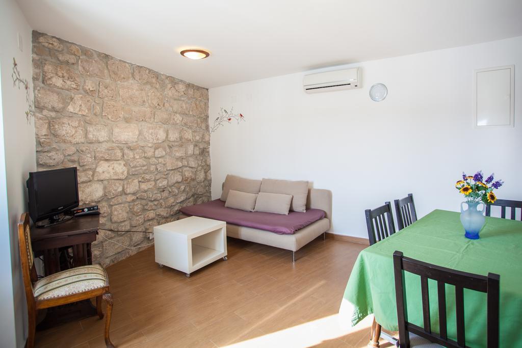 Apartment Pogled na luku Cres Bagian luar foto